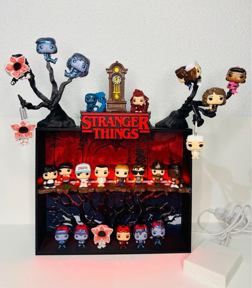 π Your Living Scene: Immersive LED Diorama & 20 Figurines π€ Display Comes Alive: Full Set with Atmospheric Lighting